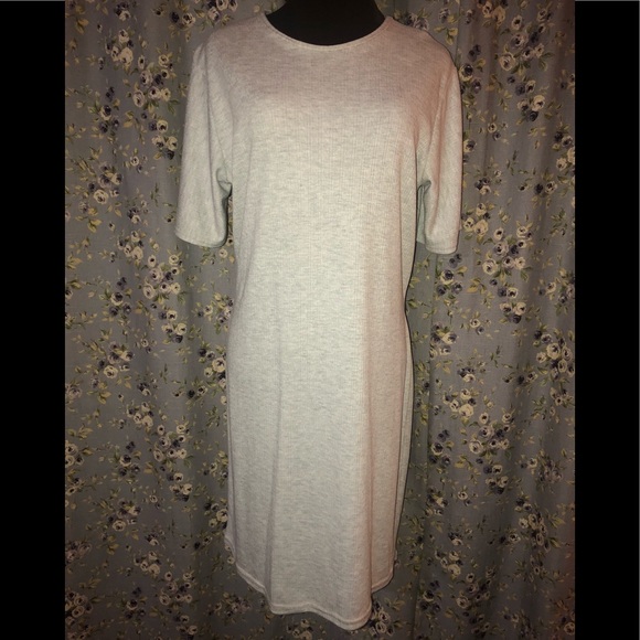 **BRAND NEW** Short Sleeve Midi Dress - Picture 1 of 3